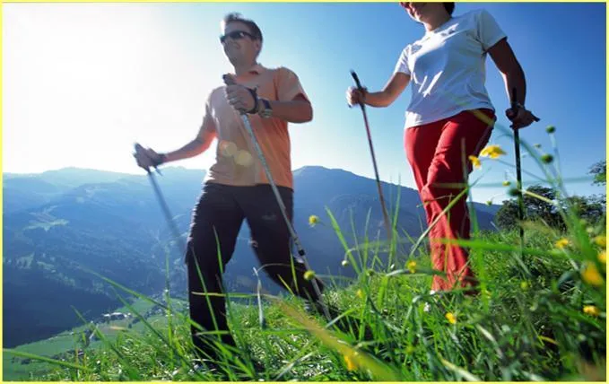 Wandern und walken in Südkärnten um den Klopeiner See und wohnen im barrierefreien Strandhotel Orchidee mit Badestrand