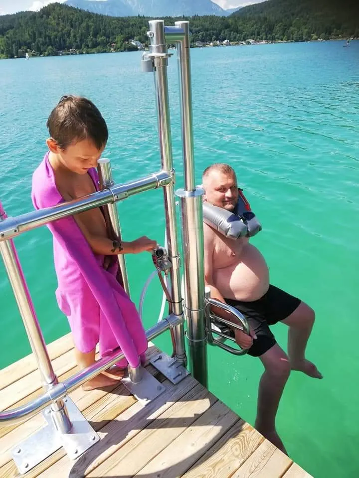 Wasserlift am Badestrand des barrierefreien Strandhotel Orchidee am Klopeiner See Südkärnten