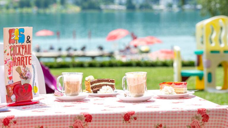 Hauseigene Mehlspeisen direkt am See mit Seeterrasse im barrierefreien Strandhotel Orchidee mit Seeterrassen am Klopeiner See