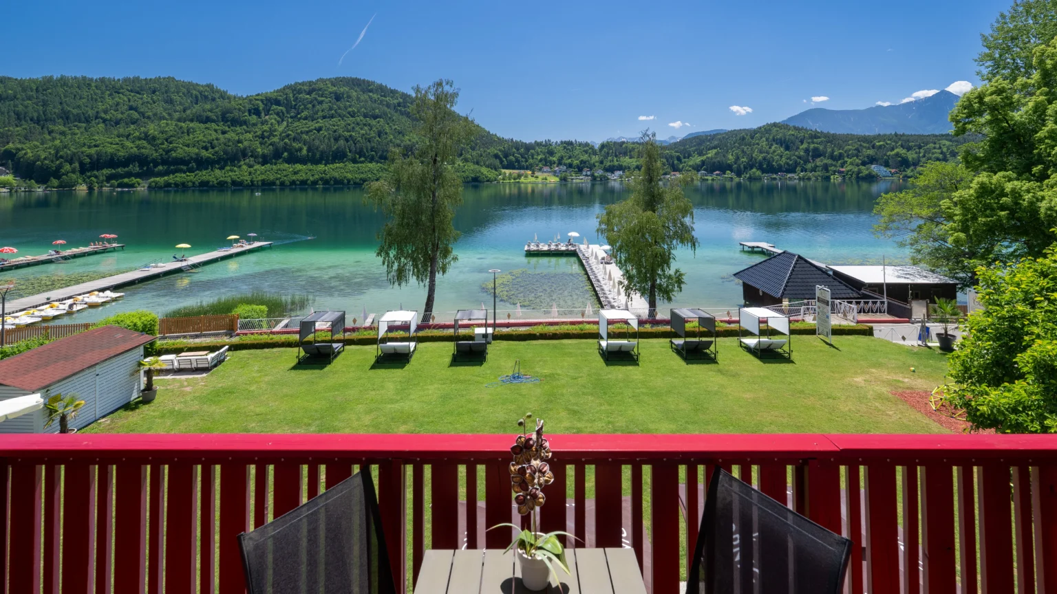 Blick vom Balkon des Hotel Orchidee auf den Klopeiner See