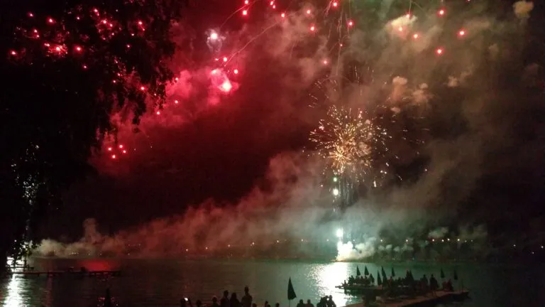 See in Flammen am Klopeiner See