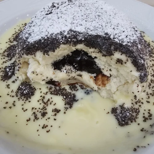 Germknödel im öffentlichen Hotel-Cafe-Restaurant Orchidee am Klopeiner See Kärnten